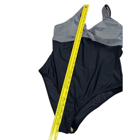 NWT beachsissi  Black And White Stripe One Piece Swimsuit Cutout Back Size L - Picture 7 of 8